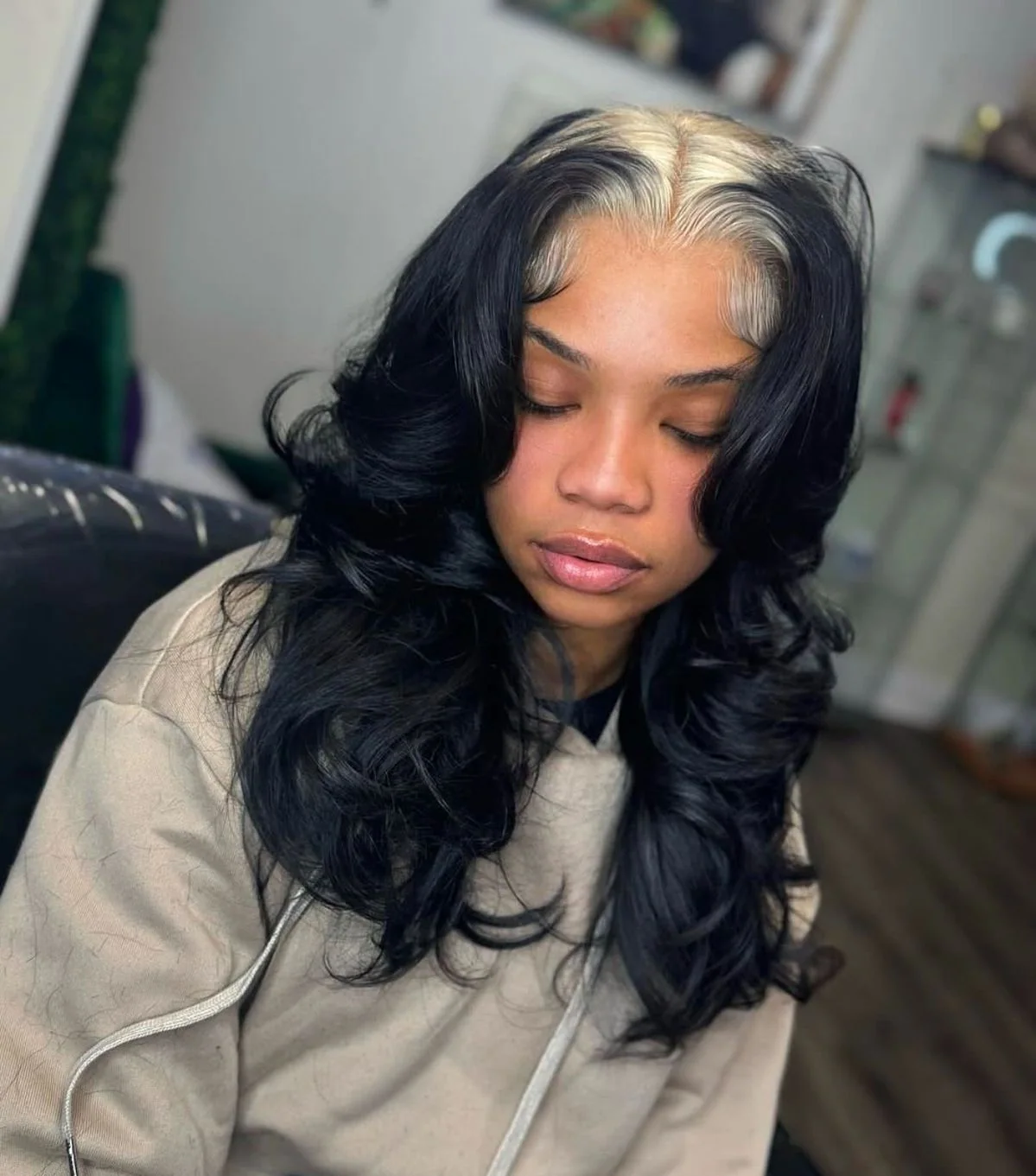 Medium black body waves with silver-white ghost roots and money-piece contrast.